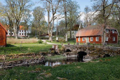 Vandrarhemmet Årås Säteri och Trädgårdar