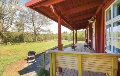 Lovely Home In Hinds With Kitchen