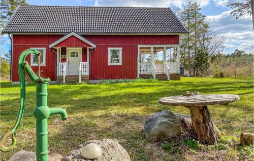 Cozy Home In Klintehamn With Wifi