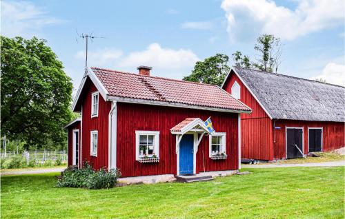 Cozy Home In Rrvik With Lake View